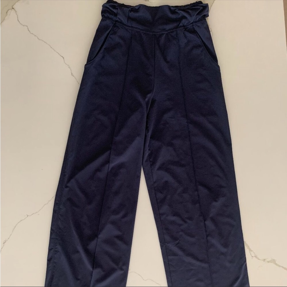 Lululemon Wide Leg Noir Pant, Size 4 - Picture 5 of 7